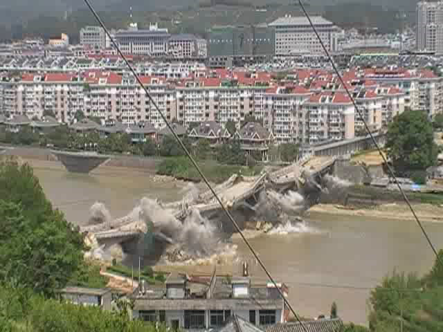 龙泉东大桥爆破拆除