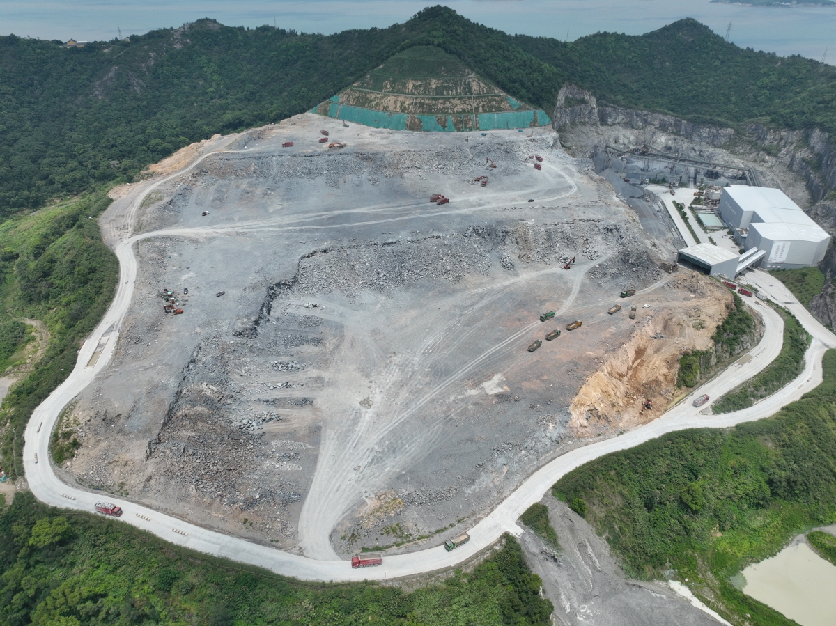 台州海燕村建筑石料矿开采.jpg